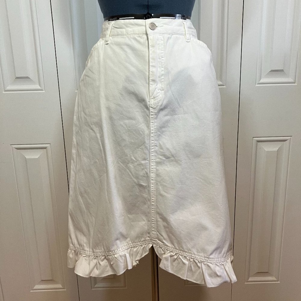 French Cuff White Cotton Skirt Size 10 Waist 31” No stretch
Hip 38” L 26”